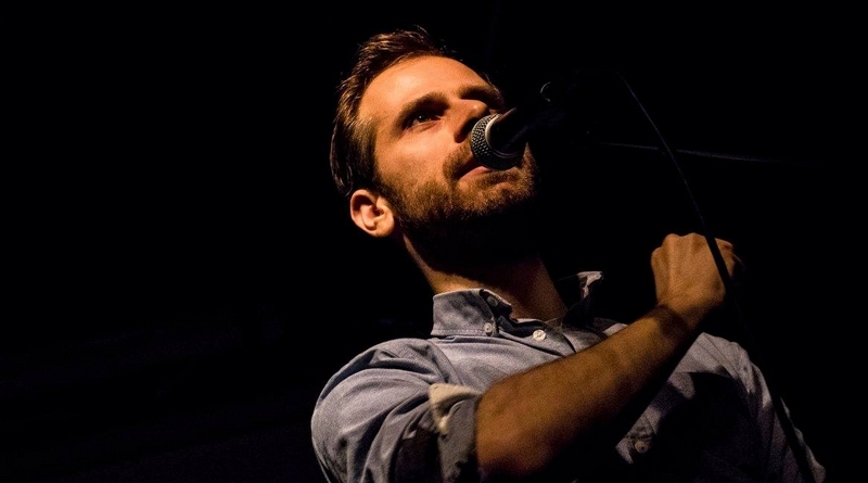 Jiří Charvát o své knize a o psaní. A také o slamu, síle slova a tripu do světa za zrcadlem. Rozhovor pro infolk.cz